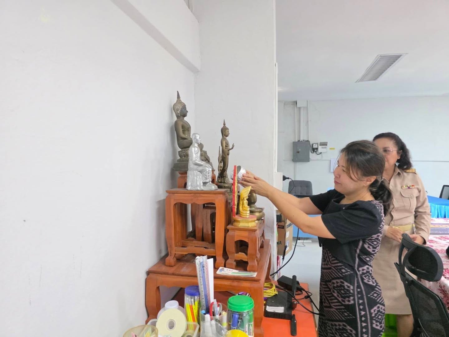 จัดกิจกรรมสืบสานประเพณีไทย “สรงน้ำพระ” เนื่องในเทศกาลสงกรานต์